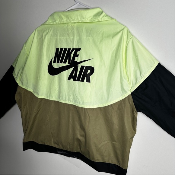 Nike Air - Women’s XS Windbreaker - Zippers and Side Snaps - Athleisure - Picture 11 of 13